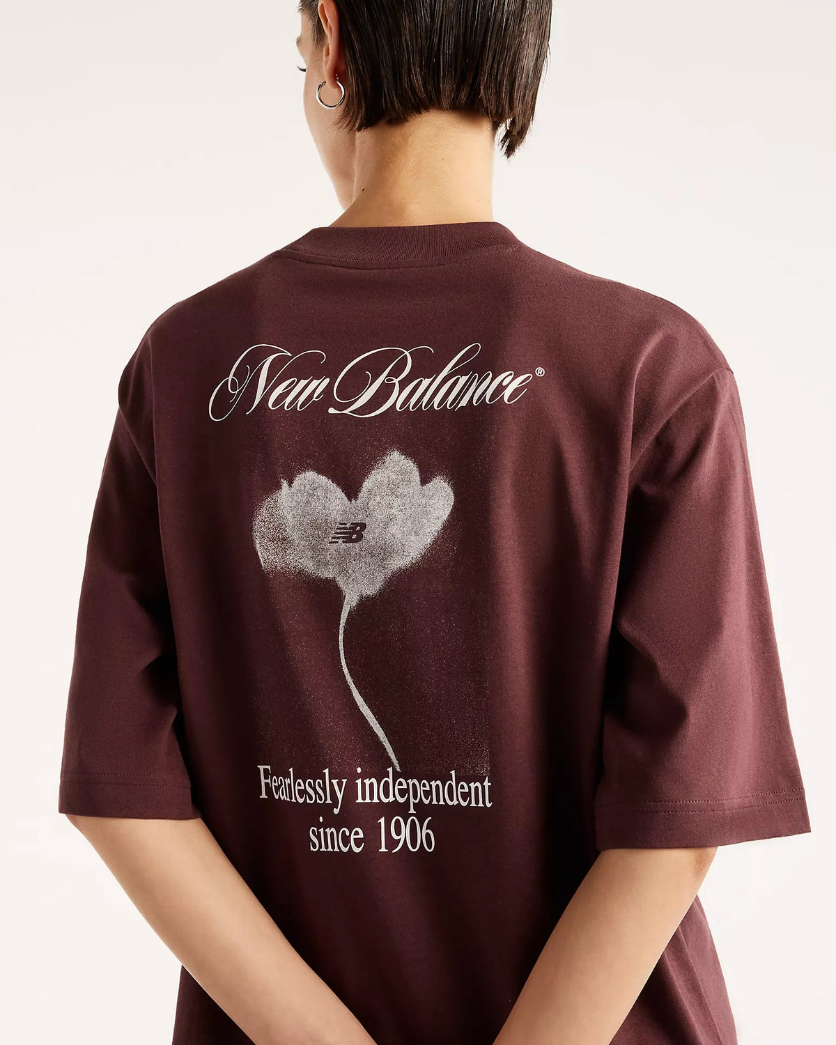 T-shirt Mulher New Balance Pressed Flowers Relaxed Bordô New Balance