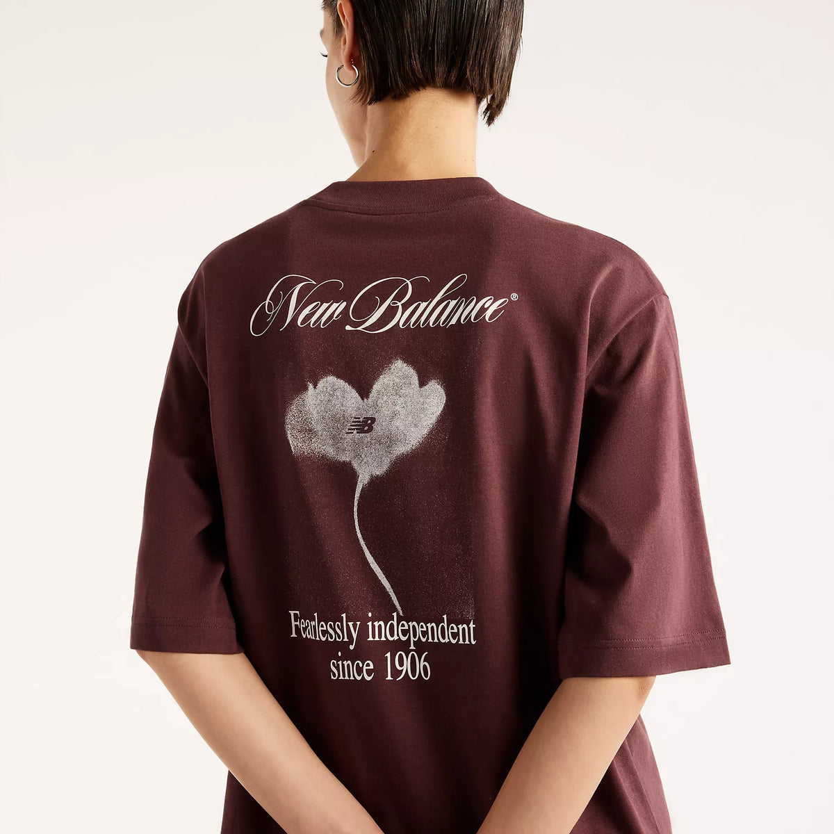 T-shirt Mulher New Balance Pressed Flowers Relaxed Bordô New Balance
