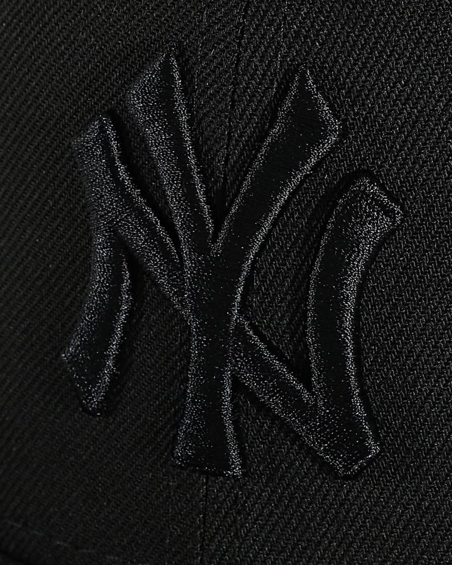 Boné New Era 59Fifty Fitted New Yorker Yankees Preto New Era