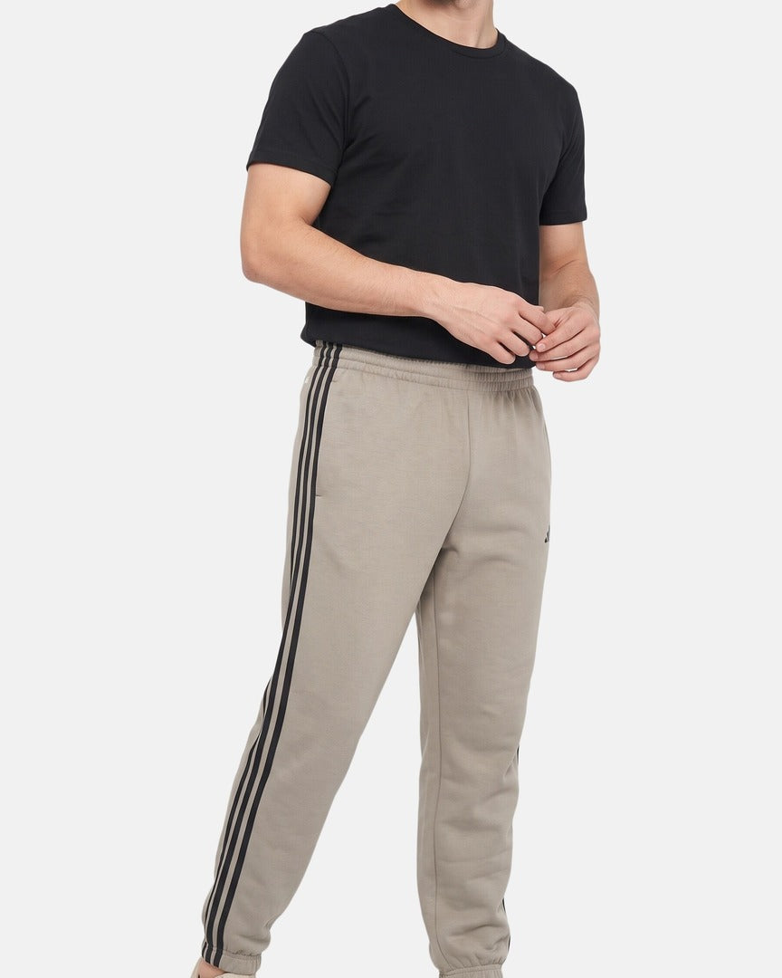Calças Homem Adidas Essentials 3S Cardadas Cinza/Preto vestidas, vista lateral