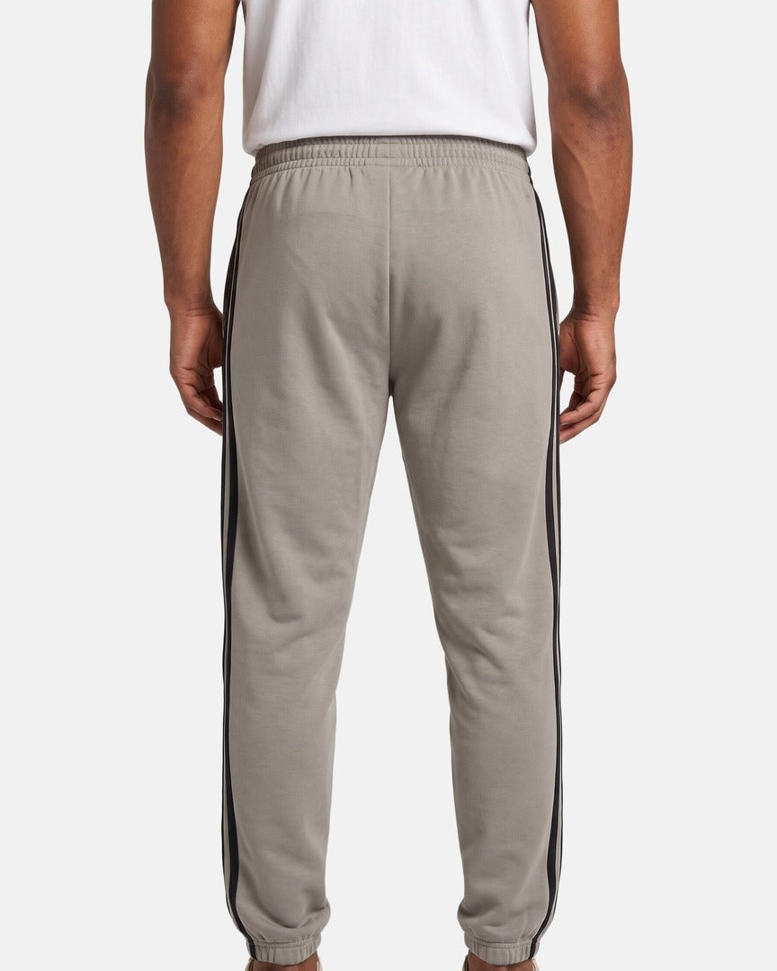 Calças Homem Adidas Essentials 3S Cardadas Cinza/Preto vestidas, vista traseira