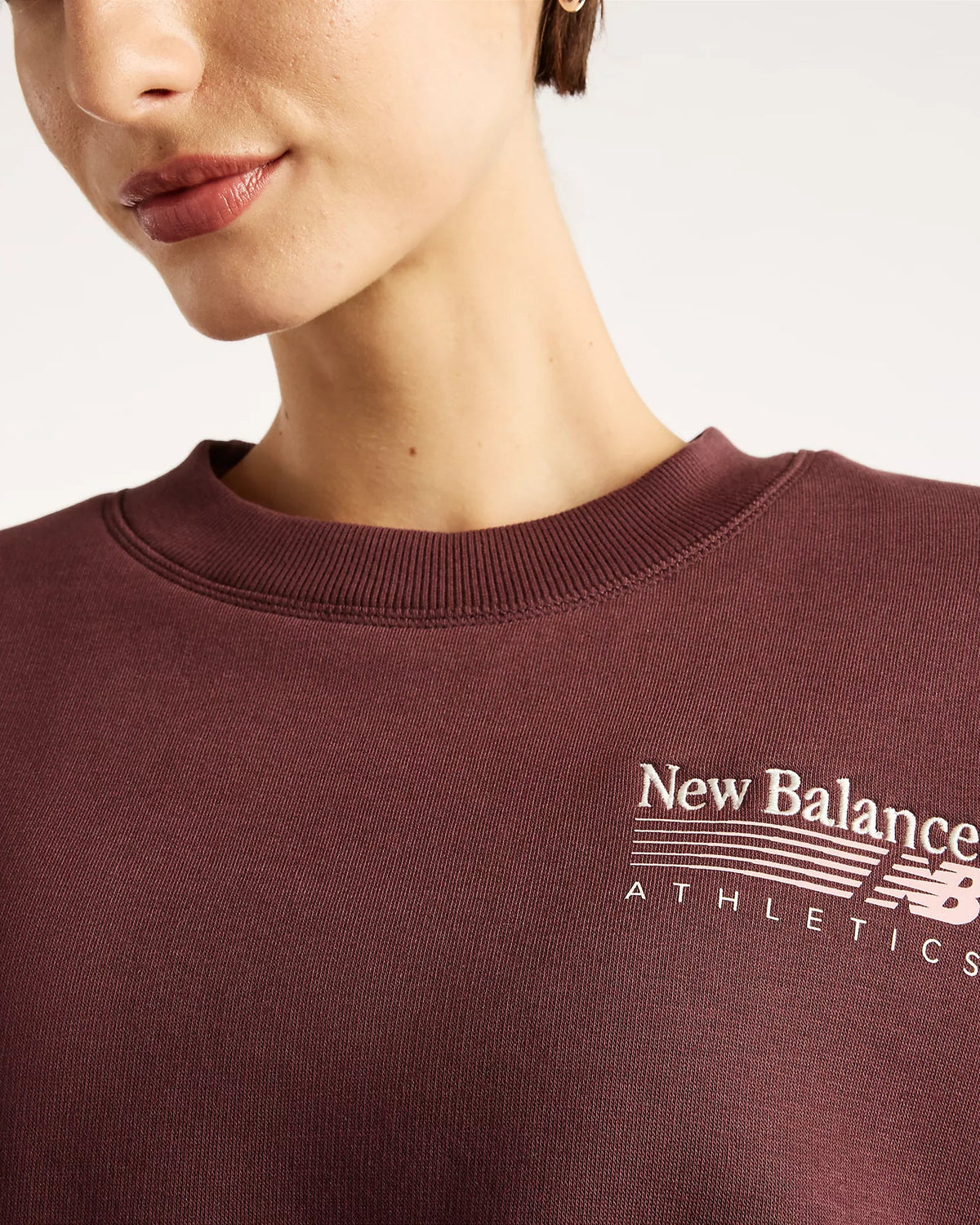 Camisola Mulher New Balance Trackside Fleece Crew Bordô New Balance
