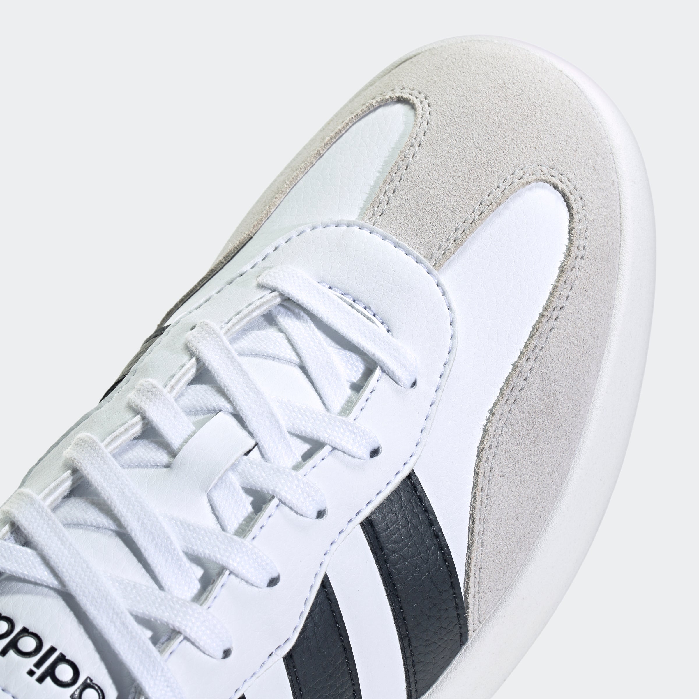 Adidas Barreda Branco/Preto Adidas