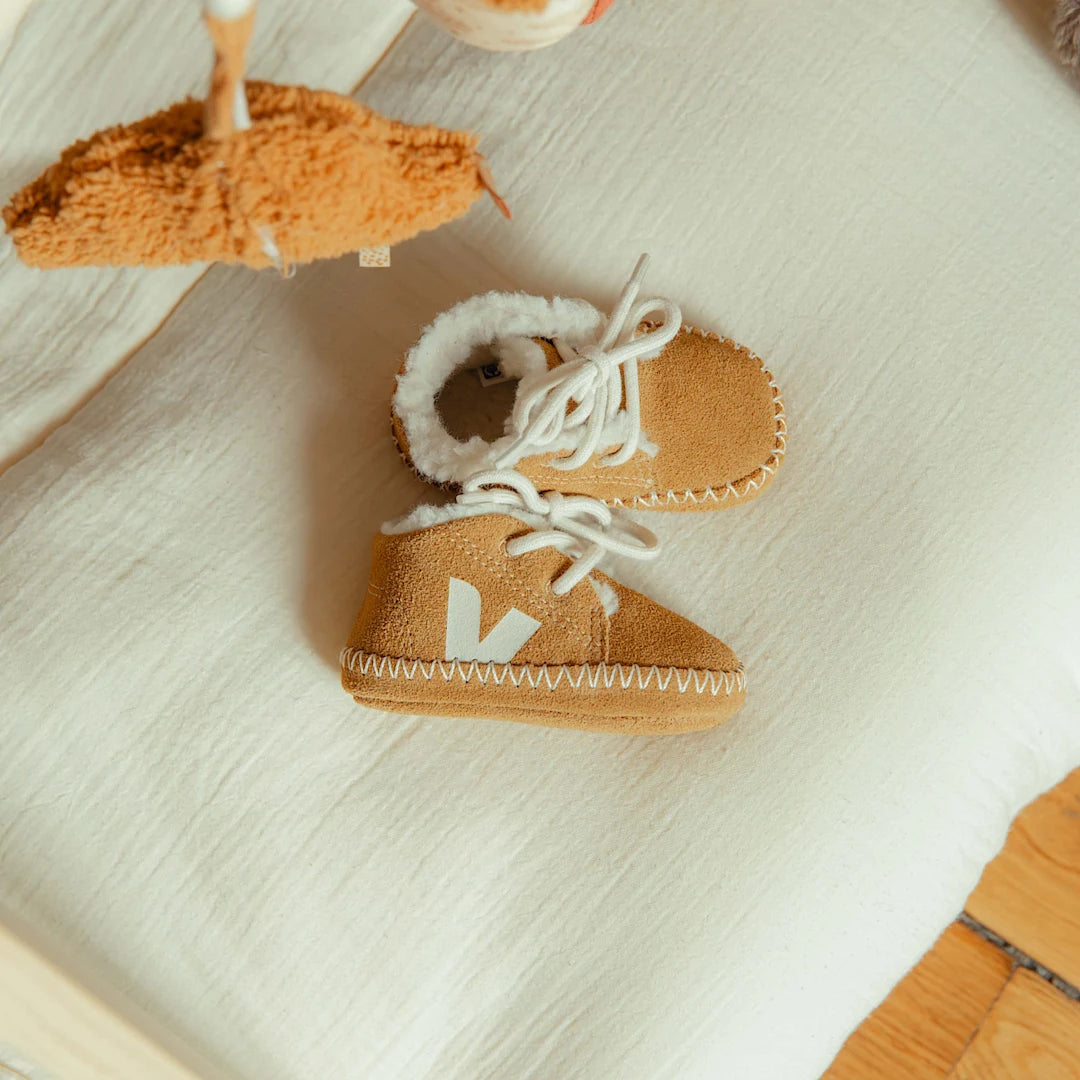 Sapatilha Veja Babé Winter Light ZZ Suede Castanho