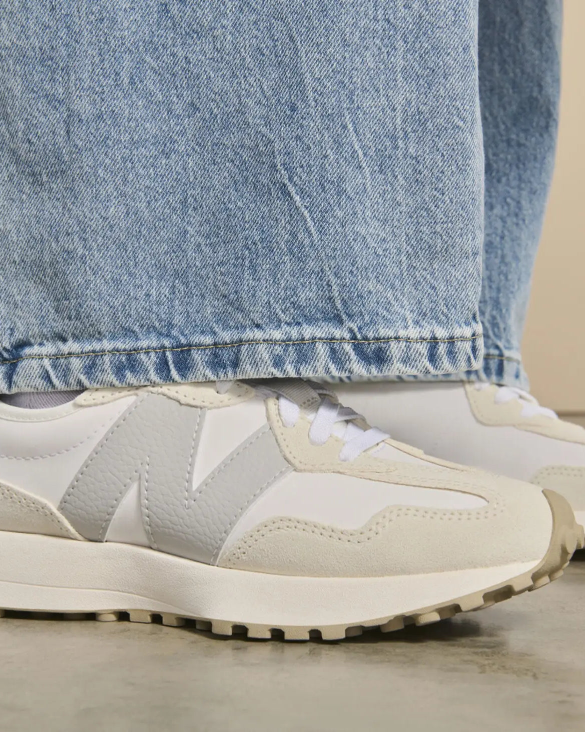 New Balance 327 Branco/Cinza New Balance