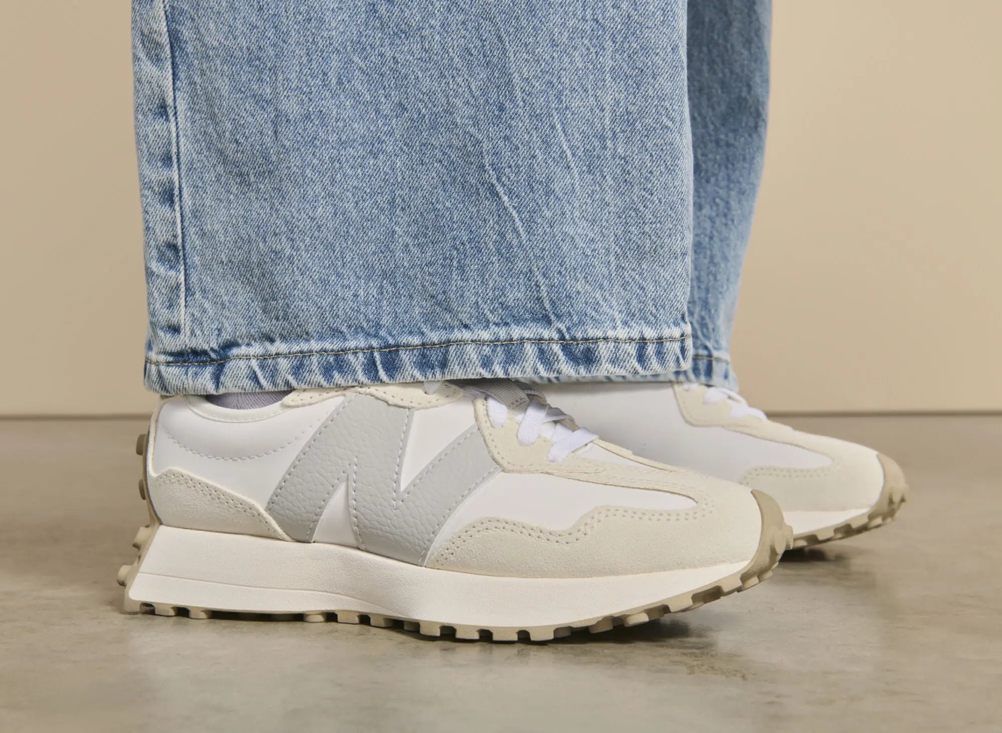 New Balance 327 Branco/Cinza New Balance