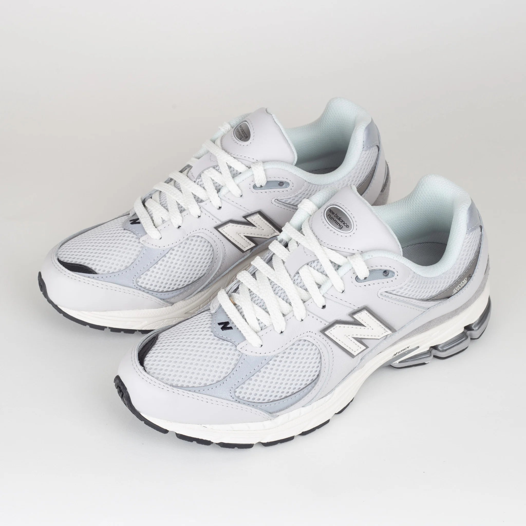 New Balance 2002R Cinza New Balance