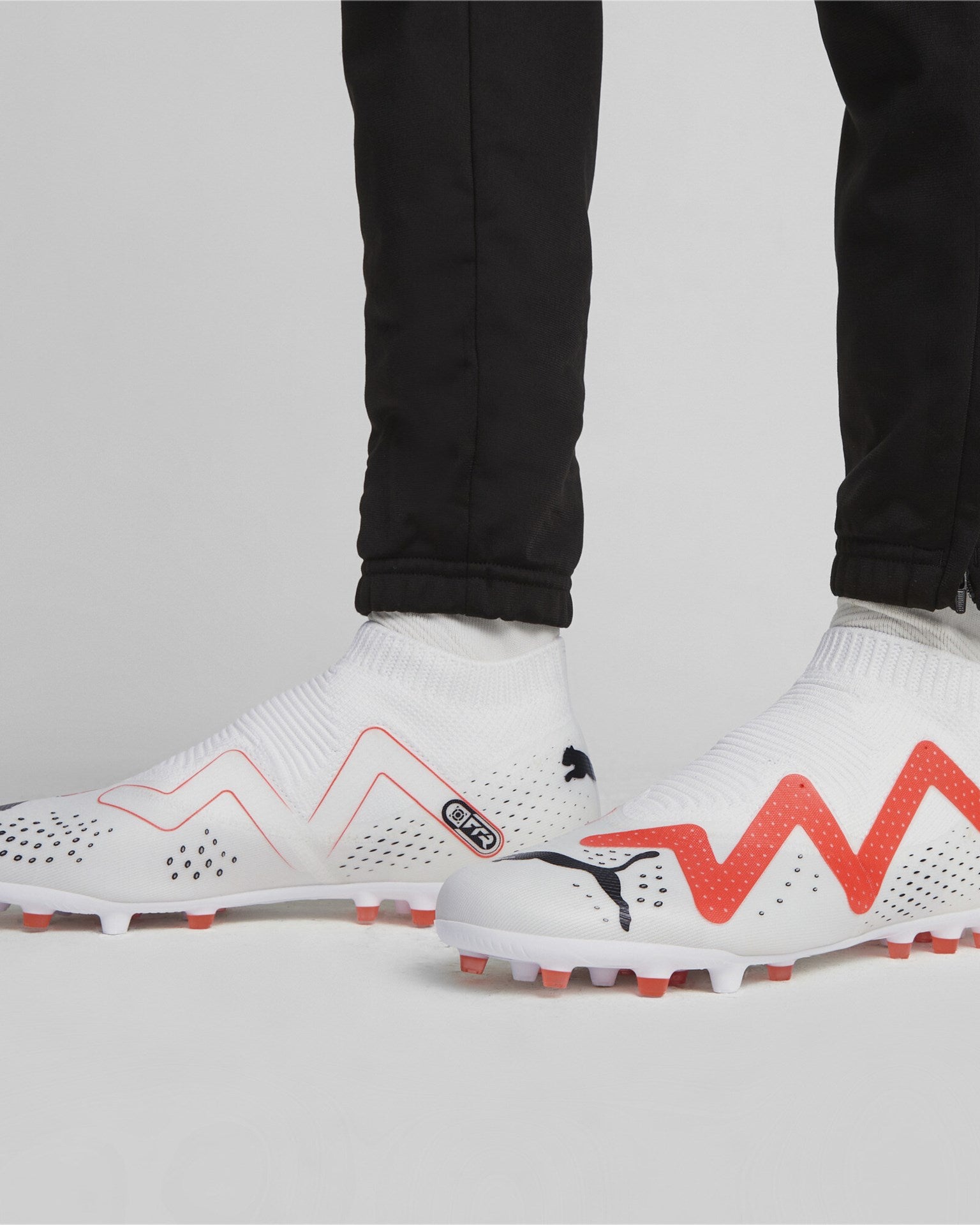 Puma Future Pro MG Branca/Vermelha Puma