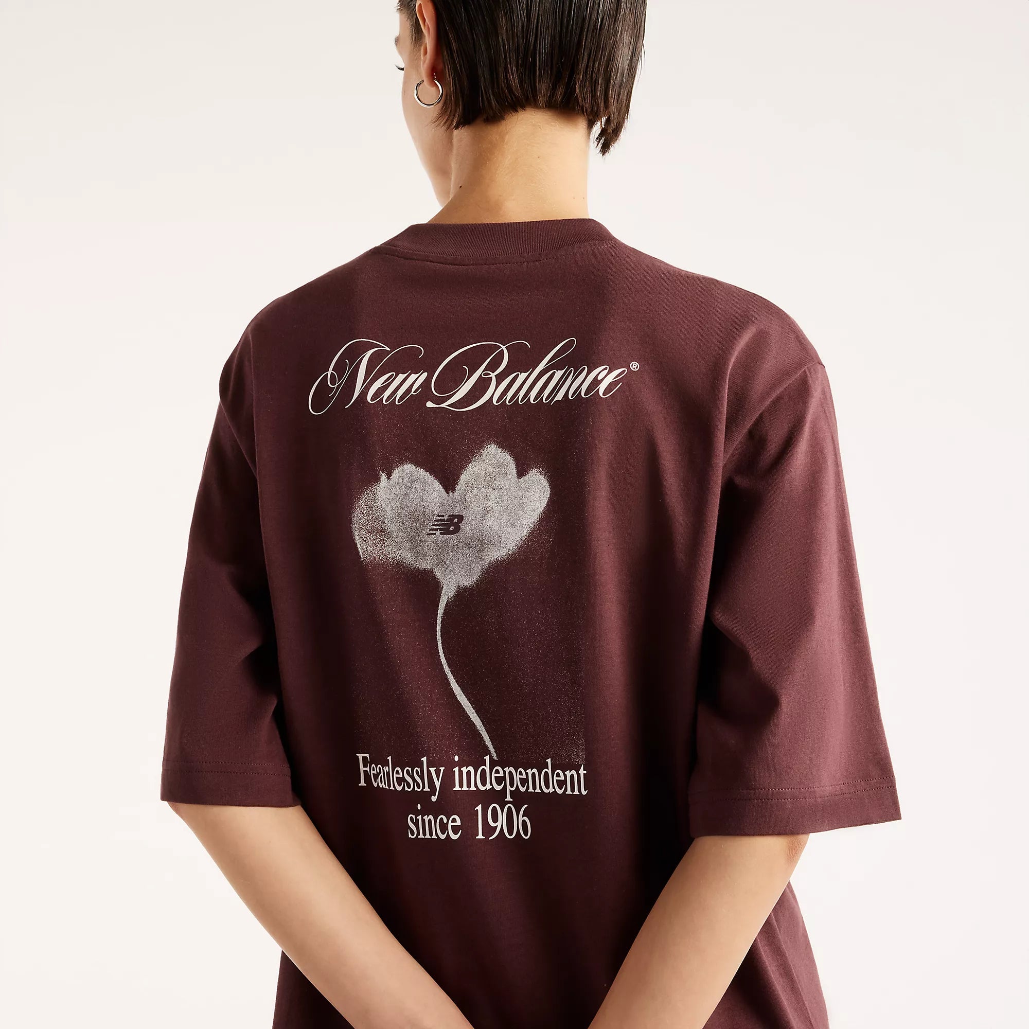 T-shirt Mulher New Balance Pressed Flowers Relaxed Bordô New Balance 