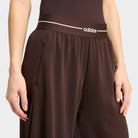 Calças Adidas Mulher Barrel Castanho Adidas 