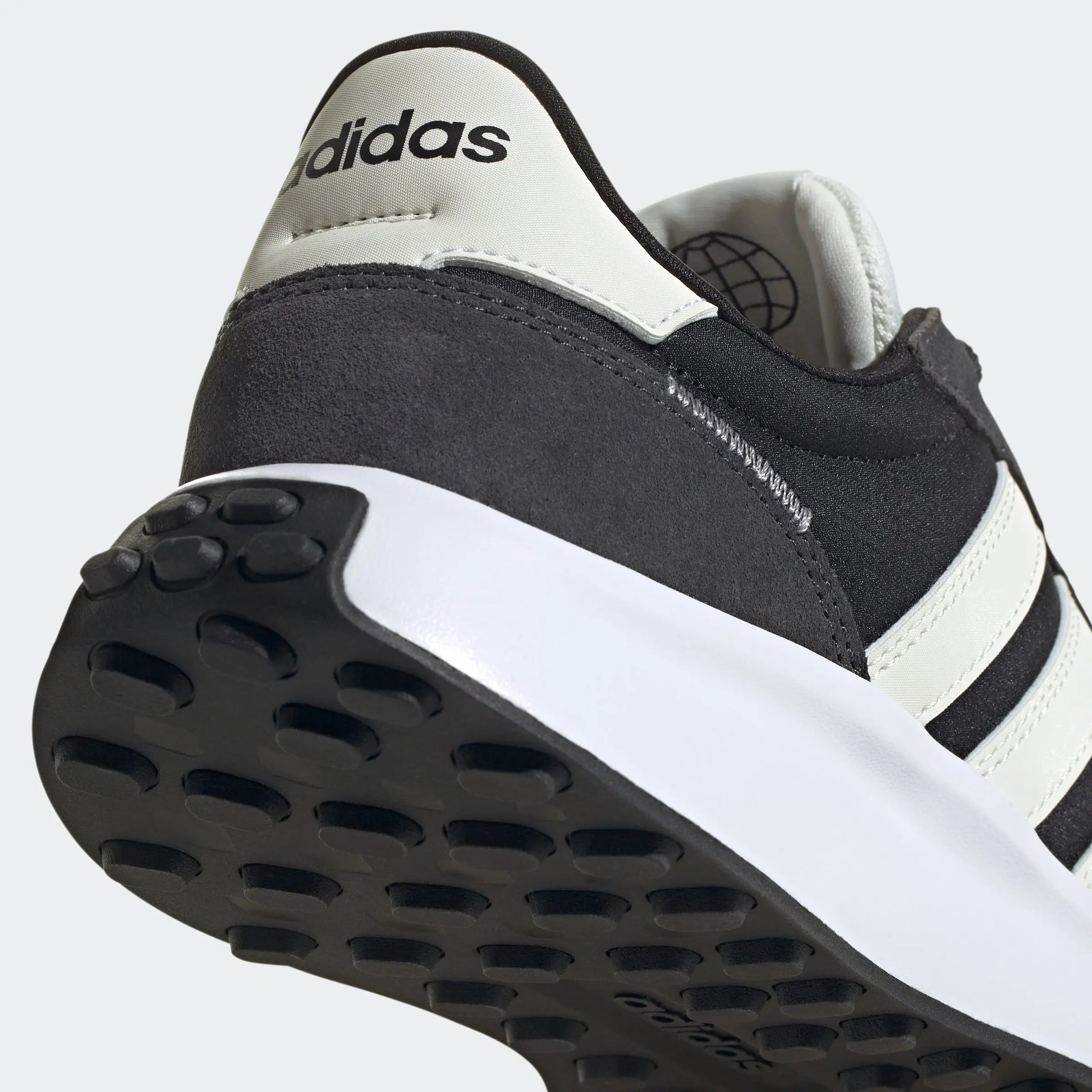 Adidas Run 70s Preto/Branco Adidas 