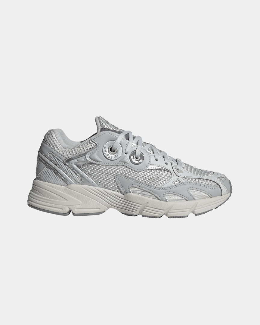 Adidas Astir W Cinza Prateada JQ6443
 