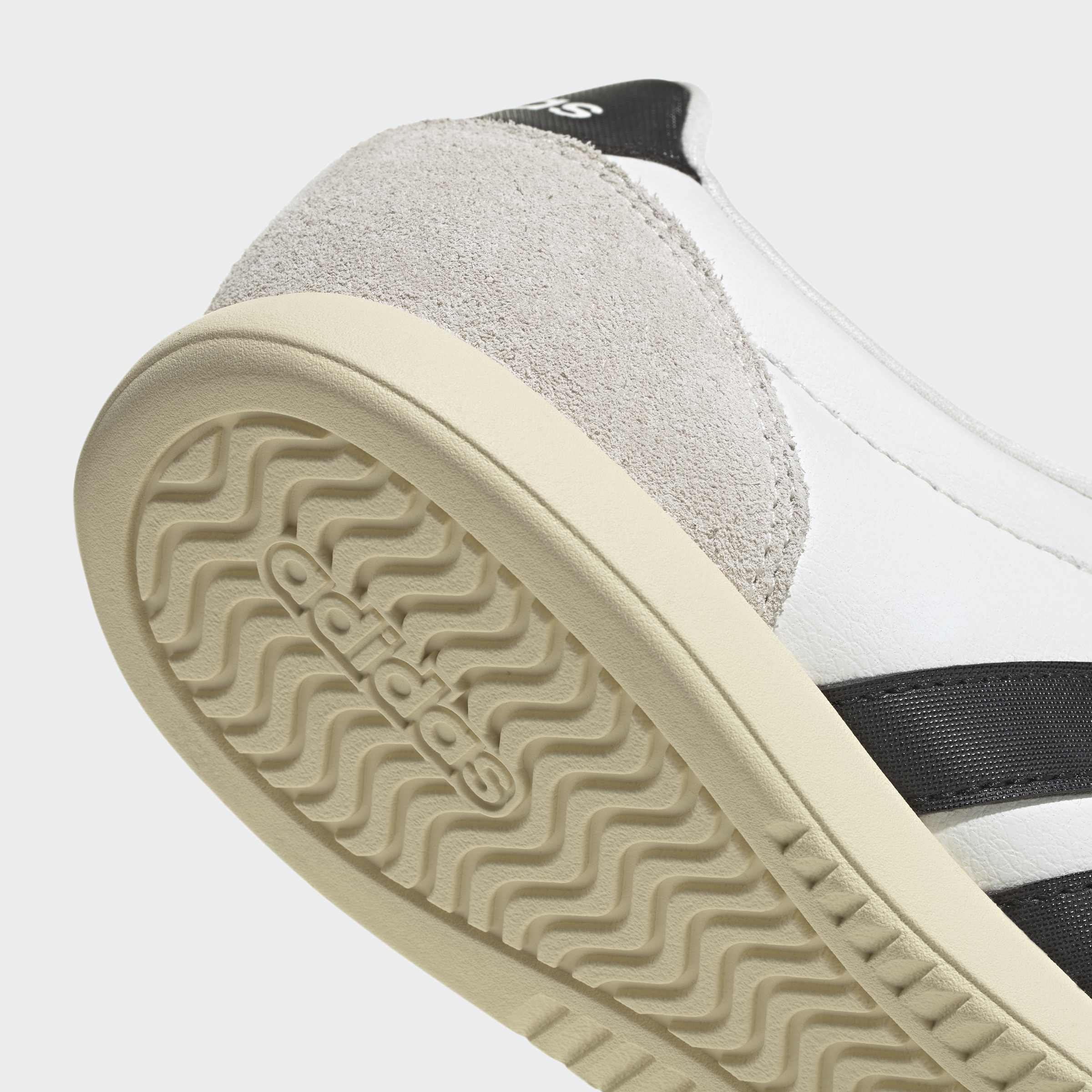 Adidas Barreda Low Branco/Preto Adidas 