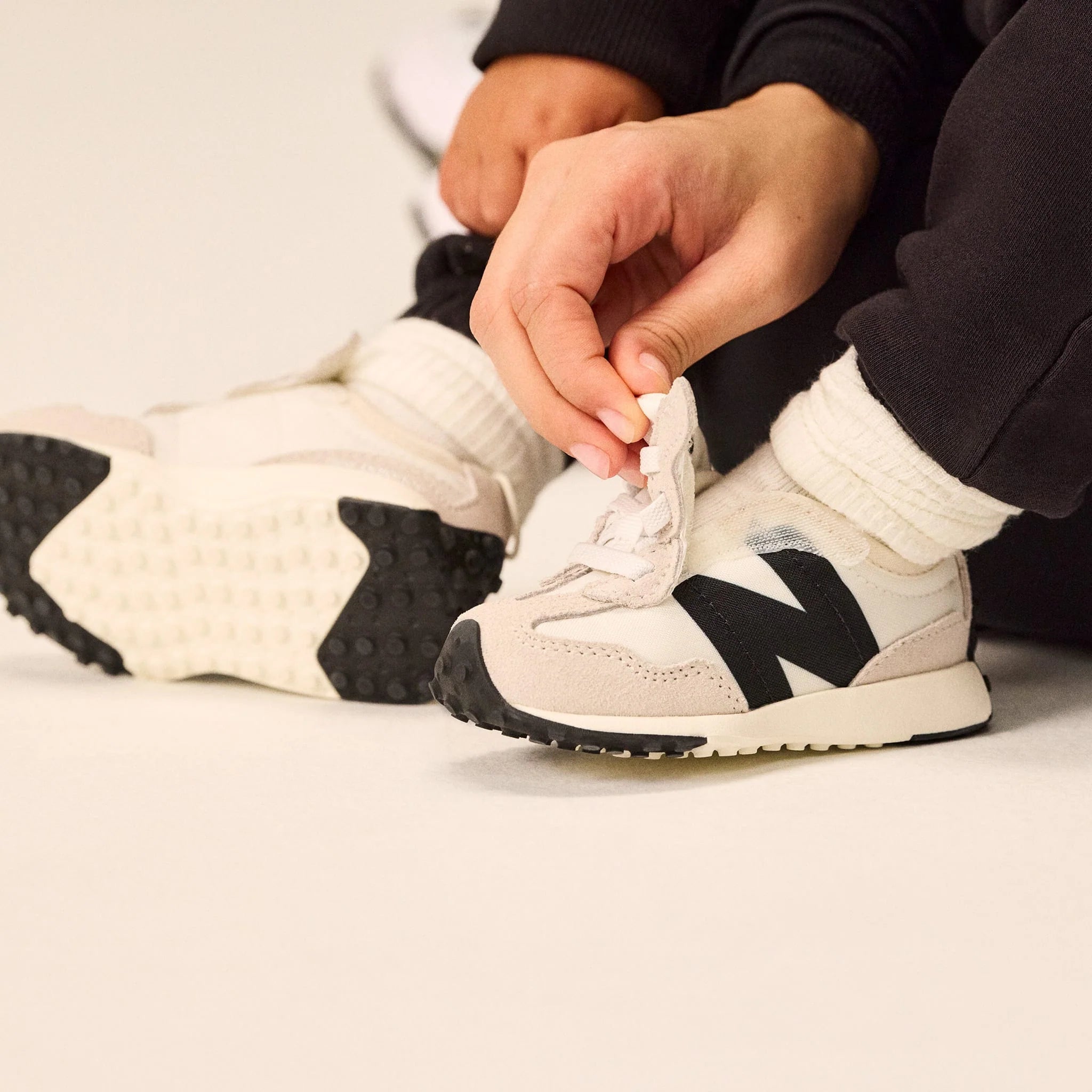 Sapatilhas Bebé New Balance Hook & Loop 327 Branco/Preto New Balance 