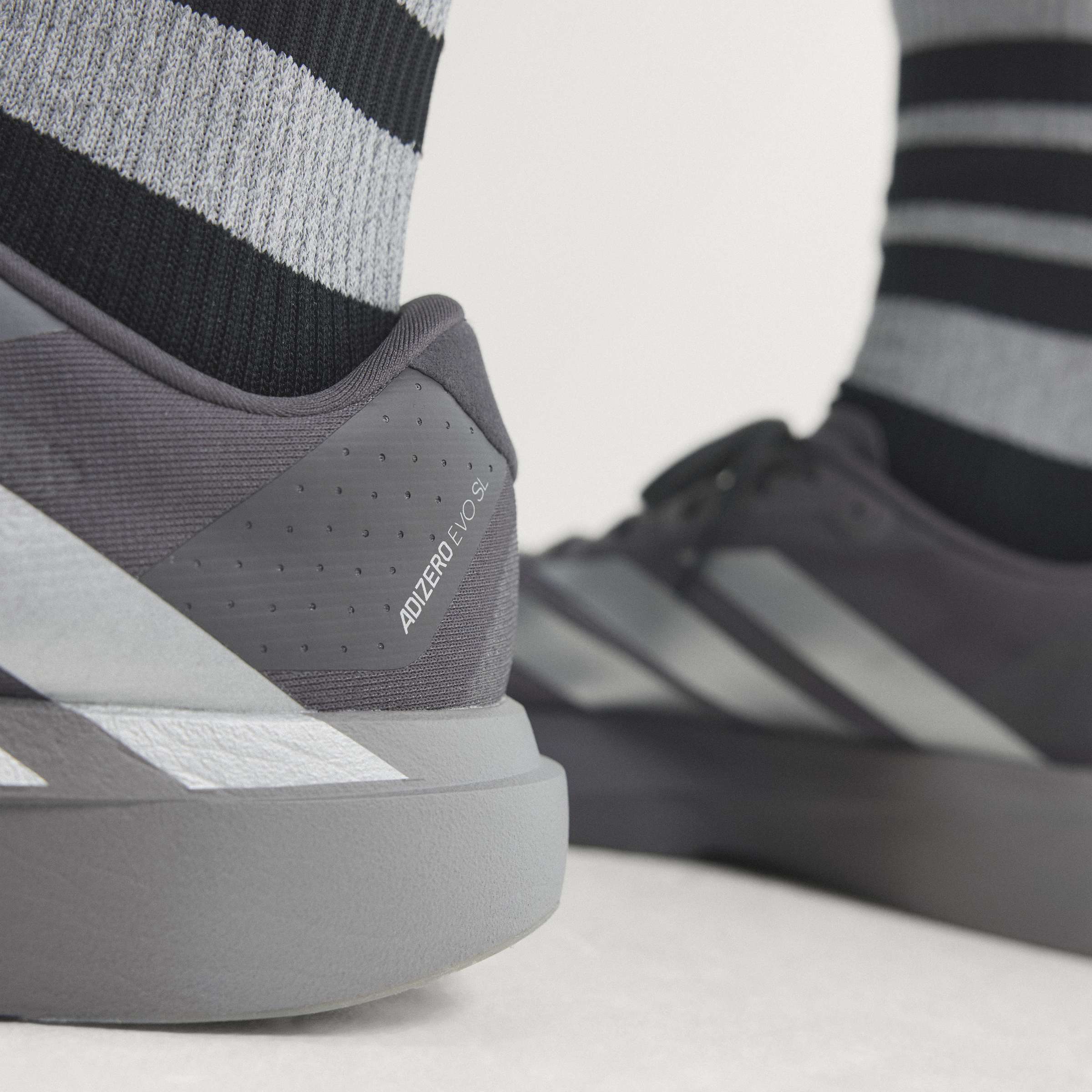 Sapatilhas Homem Adidas Adizero Evo SL Cinza Adidas 