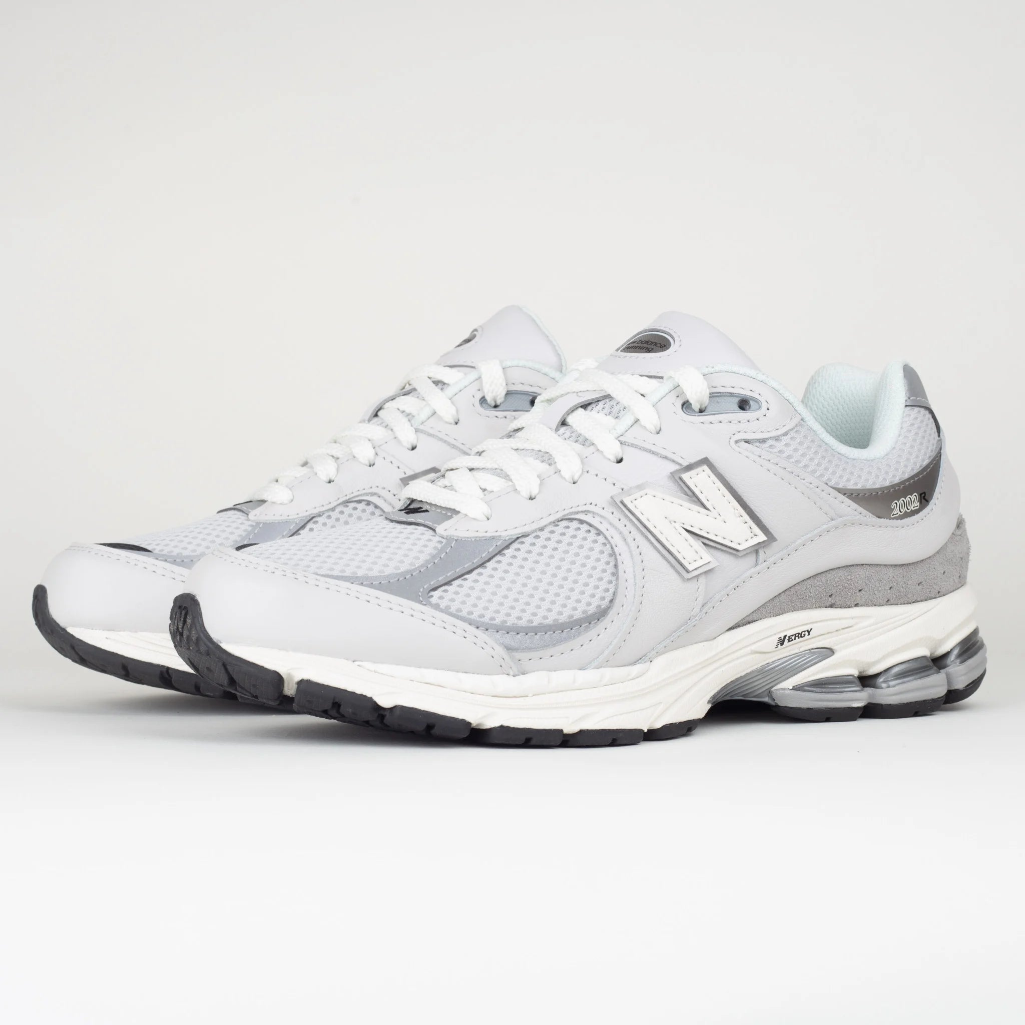 New Balance 2002R Cinza New Balance
