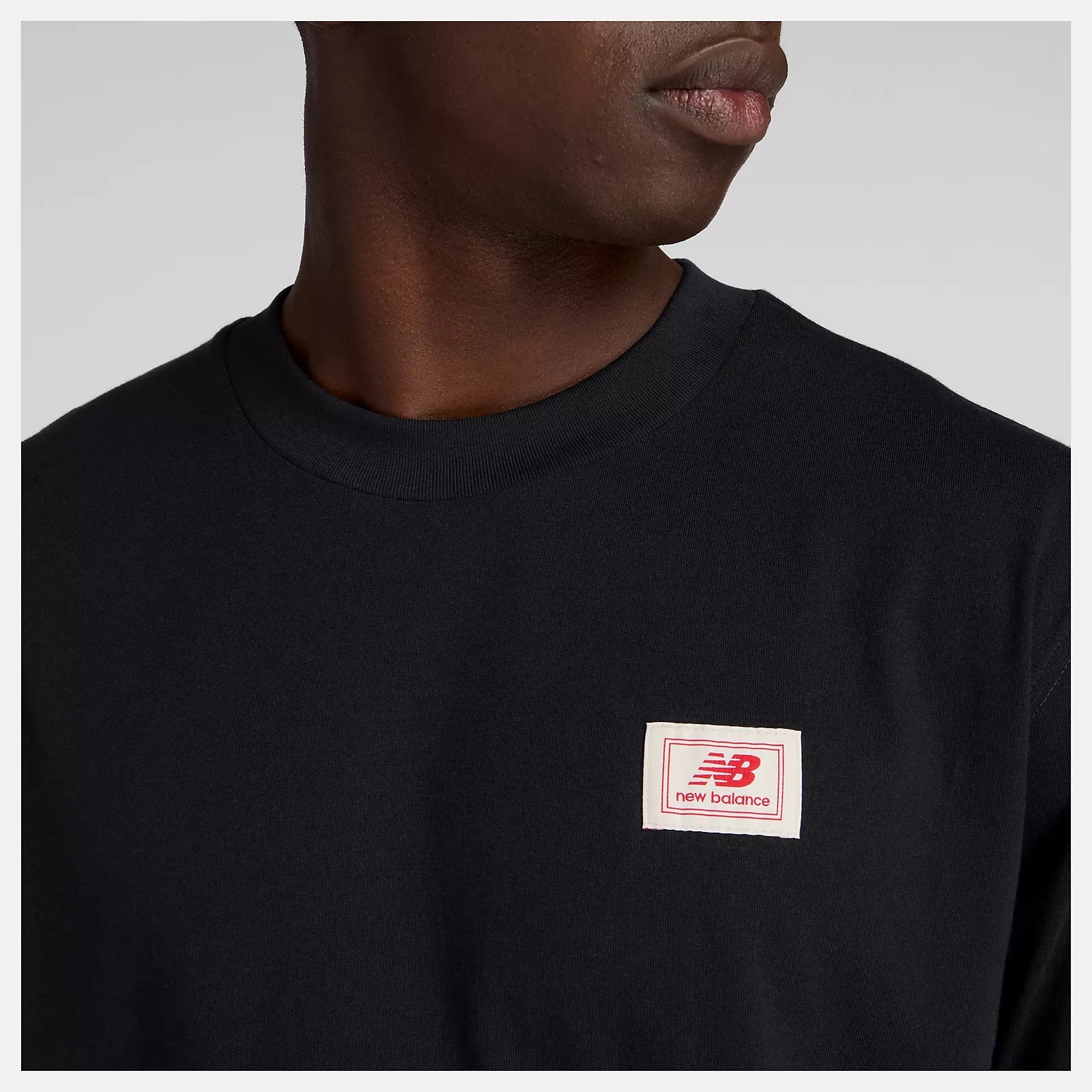 New Balance T-Shirt Woven Label Preta/Vermelha New Balance 