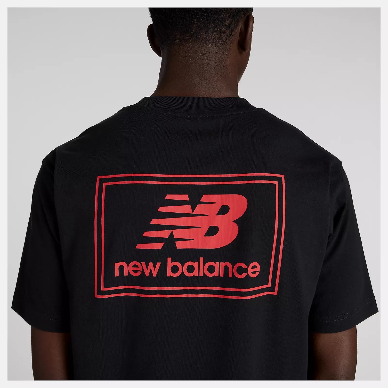 New Balance T-Shirt Woven Label Preta/Vermelha New Balance 