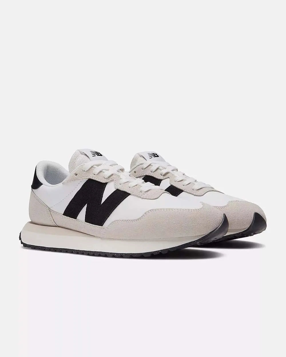Sapatilhas New Balance 237 Branca – imagem 3 – vista de cima