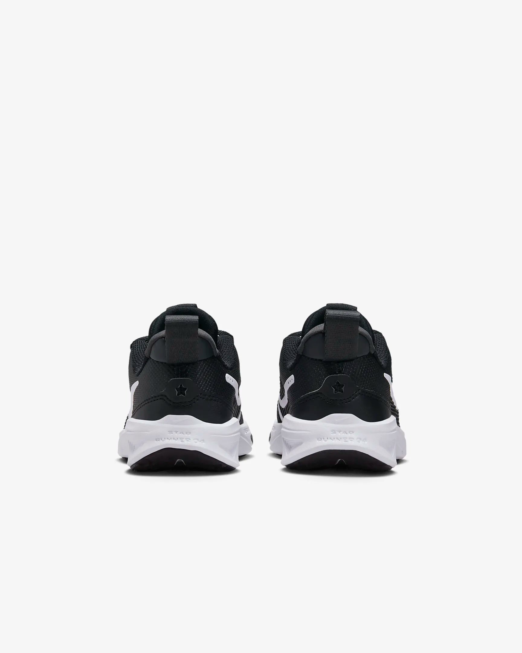 Nike Star Runner 4 Criança Preto/Branco Nike