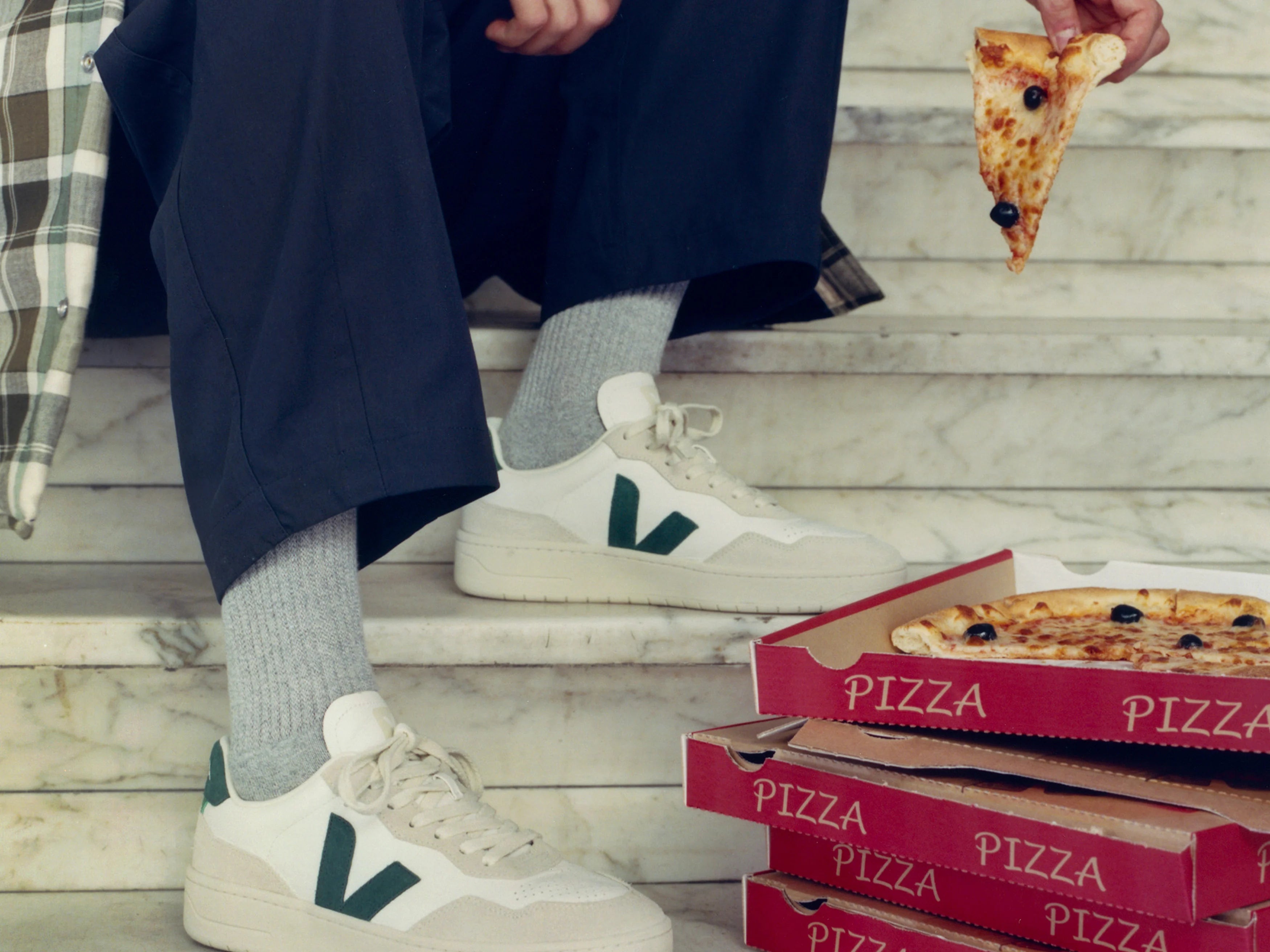 Veja V-90 Leather Branca/Verde Veja 