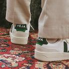 Veja V-90 Leather Branca/Verde Veja 